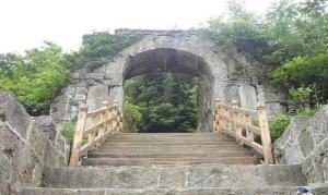 铁柱关