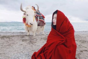 在那东方山顶