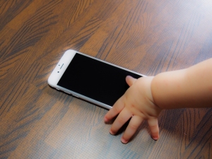 005【子育てQ&A】スマホをなめてしまうのをやめさせたい