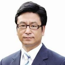 2011年白岩松在江西财经大学演讲:没有一代人的青春是容易的