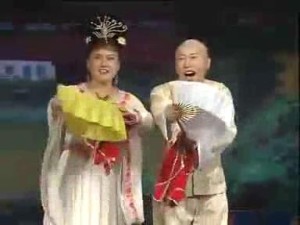 吉忠利、小豆豆东北二人转小帽《放风筝》