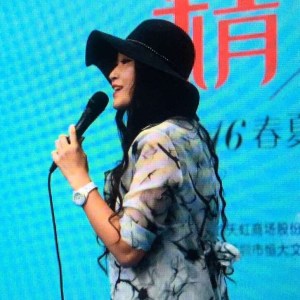 女人只需十件衣